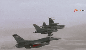 Tướng Druniak cũng cho biết, sự hỗ trợ "nhỏ giọt" về xe tăng chiến đấu chủ lực phương Tây - chẳng hạn như Leopard - đã không có tác động đáng kể trên chiến trường và máy bay cũng vậy. Derevniak nhắc nhở người Ukraine đừng “quá bốc đồng” khi ngóng chờ vào chiến đấu cơ F-16, mà hãy phát huy tối đa sức mạnh và bảo vệ máy bay của mình.