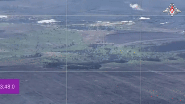 Bộ Quốc phòng Nga cũng đã công bố đoạn video quay các đơn vị lính dù Nga tiến công vào Chasov Yar từ UAV trên cao, trong video có thể thấy lính dù của Sư đoàn dù 98 Ivanovo đã tấn công trận địa của quân Ukraine ở ngoại ô Chasov Yar như thế nào.