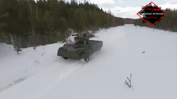 Pháo phòng không tự hành Derivatsiya-PVO dùng pháo cỡ nòng 57mm, tự hào về độ chính xác, được điều khiển bởi hệ thống điều khiển hỏa lực hiện đại. Đặc biệt hệ thống có thể được kết nối mạng với các hệ thống radar, trinh sát khác, để tạo thành mạng hỏa lực phòng không thống nhất, có thể nhanh chóng tiêu diệt mục tiêu. (Nguồn ảnh: Bulgarian Military, RIA Novosti, TASS).