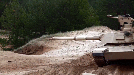 Ấn phẩm này cũng chỉ ra tình trạng Quân đội Ukraine thiếu đạn cho xe tăng Mỹ. Các binh sĩ Ukraine được phỏng vấn riêng đã phàn nàn về việc họ được huấn luyện để sử dụng xe Abrams theo chiến thuật của NATO; nhưng đây lại là chiến trường Ukraine.