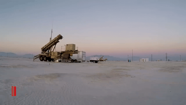 Chính quyền của Tổng thống Biden vừa tuyên bố, sẽ dừng tất cả các đơn đặt hàng của hệ thống phòng không Patriot và NASAMS từ các đồng minh và thay vào đó chuyển giao toàn bộ những hệ thống mới được sản xuất cho Ukraine, cùng với đó là tất cả đạn tên lửa đều được cung cấp cho Ukraine.