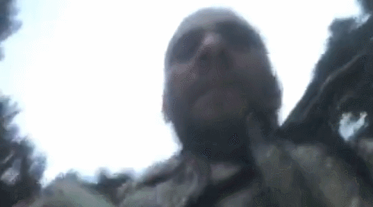 Lính tình nguyện Thiago Rossi với vẻ mặt chưa hết sợ hãi cho biết: “Đơn vị lính tình nguyện của anh ta, có sự góp mặt của lính từ nhiều quốc gia châu Âu, Hàn Quốc, Chile, Mỹ, Canada; và thậm chí một số lính đặc nhiệm từ các nước khác nhau.