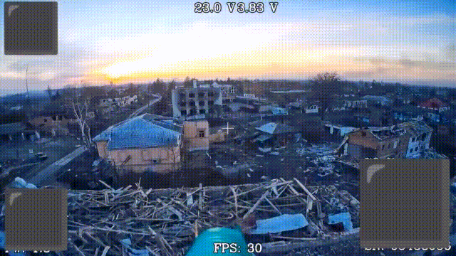 Tuy nhiên, sau khi Mỹ cắt thông tin tình báo và một nhóm cựu binh Wagner sử dụng đường ống dẫn khí đốt tự nhiên, để đột kích vào phía sau lưng quân Ukraine ở thị trấn Sudzha, trung tâm phòng thủ của quân đội Ukraine (AFU) ở Kursk, thì tình hình chiến trường này đã có bước ngoặt lớn.