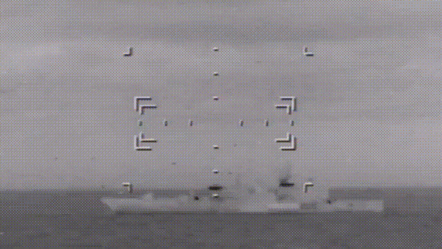 Trong đoạn băng ghi âm các cuộc đàm phán giữa thủy thủ đoàn tàu khu trục Pháp và Nga, người ta có thể nghe thấy quân đội Nga cảnh báo chỉ huy tàu chiến Pháp về việc không thể chấp nhận bất kỳ hành động khiêu khích nào, thông tin được trao đổi khi hai tàu vẫn di chuyển theo hướng song song.