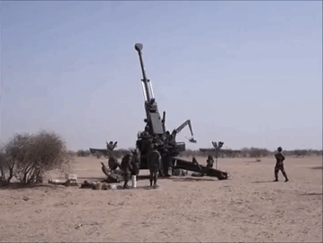 Hiện tại, Ấn Độ đã triển khai ba tiểu đoàn lựu pháo M777 (mỗi tiểu đoàn pháo gồm 18 khẩu) trong khu vực Đường kiểm soát thực tế (LOC) của biên giới Trung Quốc-Ấn Độ; nhằm ngăn chặn các cuộc xung đột ngẫu nhiên khác nhau.