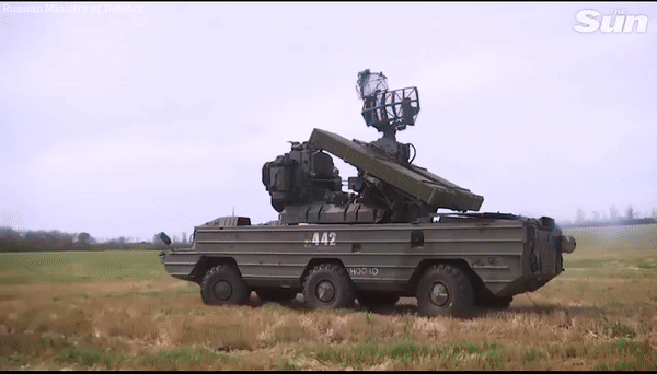 Người Ukraine phải đối mặt với một tình thế “tiến thoái lưỡng nan”, theo đó họ không đủ khả năng để đánh chặn những chiếc UAV này bằng những hệ thống phòng không phức tạp hơn;