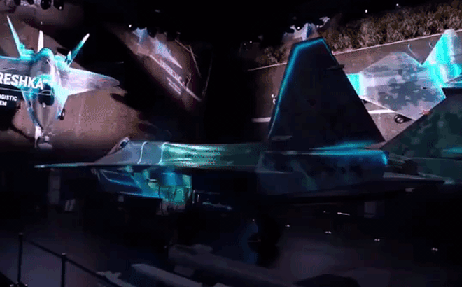 Trong video, cùng với các phi công Ấn Độ, Pakistan, Trung Quốc và các nước khác, có một phi công với quân phục Việt Nam. Mối quan hệ giữa Moscow và Hà Nội là mối quan hệ chiến lược. Nga đã bán và sẽ tiếp tục bán vũ khí cho Việt Nam; vì vậy, vấn đề đầu tiên - quan hệ địa chính trị đã được giải quyết.