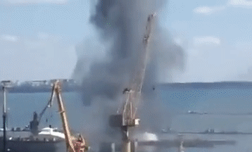 Binh chủng tên lửa chiến thuật Nga, được hỗ trợ bởi thông tin tình báo chính xác, đã tấn công khu vực cảng Odessa, khiến còi báo động vang lên suốt đêm. Oleg Kiper, chỉ huy trưởng quân sự vùng Odessa của Ukraine thừa nhận rằng các cuộc tấn công bằng tên lửa của Nga đã phá hủy cơ sở hạ tầng cảng.