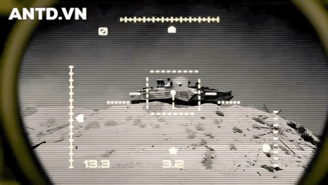 Biến thể mới nhất là Merkava MK4, được trang bị pháo nòng trơn 120mm và có một khả năng độc đáo mà các loại xe tăng phương Tây khác không có, đó là có thể phóng tên lửa chống tăng Lahat từ pháo chính.