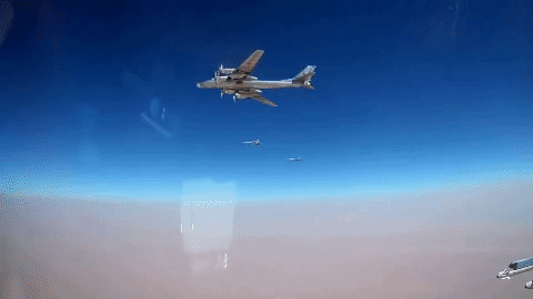 Ngoài ra, tên lửa hành trình Kh-101 đã được phóng từ 9 chiếc Tu-95MS vào các mục tiêu ở Zhitomir và vùng Khmelnitsky, nơi sân bay Starokonstantinov bị tấn công. Ngoài ra, UAV tự sát Geran-2 của Nga đã tấn công các mục tiêu ở vùng Kherson, cũng như ở Nikolaev và Odessa, gây cho phía Ukraine một số thiệt hại.