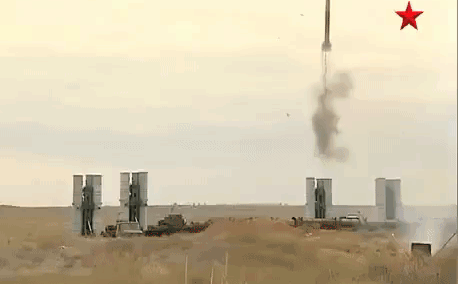 Theo các chuyên gia độc lập phân tích, việc Nga gặp khó khi đối phó với tên lửa HIMARS chủ yếu là do thiết bị cũ và kém hiệu quả. Phải nói rằng, vẫn còn quá sớm để giải mã khả năng của Quân đội Nga trong việc chặn đứng phát triển như thế nào nhờ phần mềm “sát thủ HIMARS” mới.