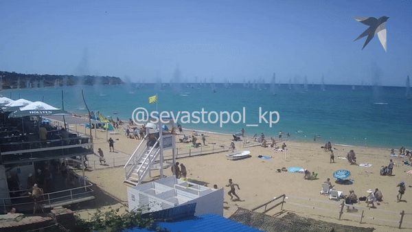 Bất chấp sự đánh chặn quyết liệt của Nga, một đầu đạn vẫn phát nổ trên bầu trời Crimea, gây thương vong rất nặng nề cho dân thường dưới mặt đất. Bộ Quốc phòng Nga nhấn mạnh, Mỹ đóng vai trò quyết định trong cuộc tấn công này.