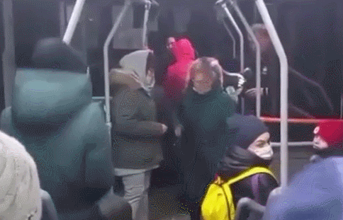 Bộ Tình trạng Khẩn cấp Nga cho biết, theo kế hoạch, những người sơ tán từ miền đông Ukraine sẽ được đưa đến các khu tái định cư tạm thời ở 8 khu vực Rostov Oblast và 1 khu đô thị, các cơ sở trên có thể chứa hơn 700.000 người.