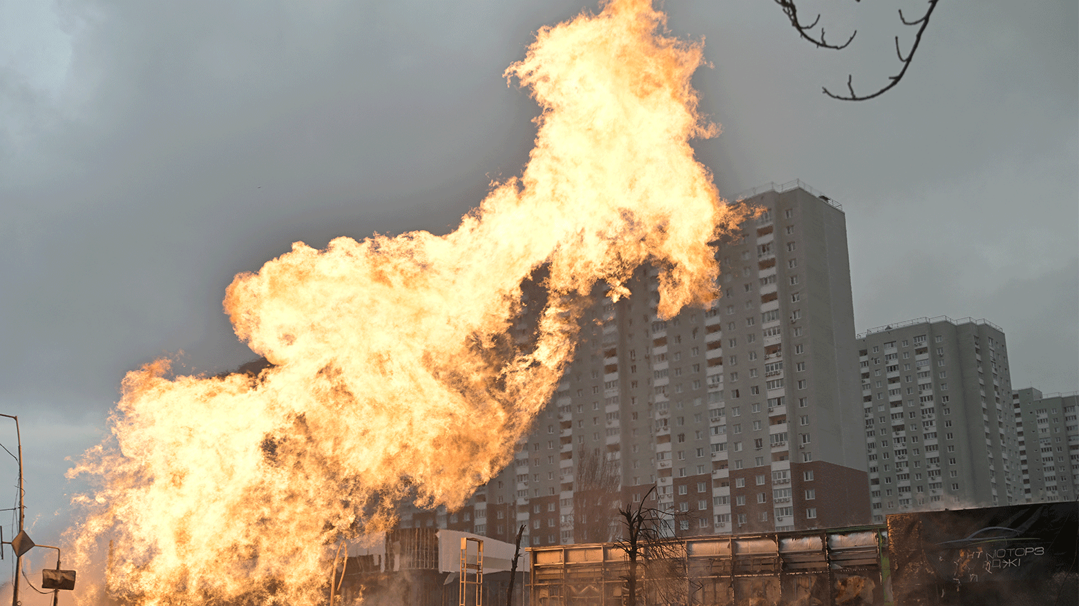 “Khả năng quản lý sự leo thang của Nga ở nhiều mức độ nỗ lực khác nhau, vượt trội hơn nhiều so với khả năng của chúng ta ở phương Tây”, cựu Tư lệnh Quân đội cảnh báo, nhấn mạnh sự cân nhắc quan trọng đối với chiến lược phòng thủ quốc gia của Anh.