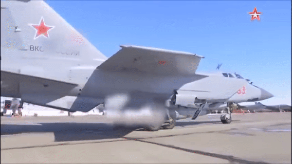 Nhưng hiện giờ Ukraine vẫn chưa thể ngăn chặn tín hiệu vệ tinh và bom lượn UMPC, tên lửa và UAV Geran-2 của Nga sẽ tiếp tục bay chính xác trong một thời gian nữa. Nhưng ngay từ bây giờ, theo phi công Tumanov, Nga phải tính xem Không quân Nga sẽ chiến đấu như thế nào khi Ukraine làm chủ công nghệ gây nhiễu tín hiệu vệ tinh.