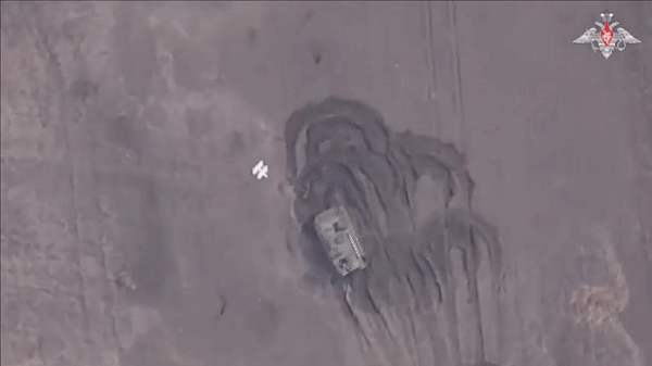 Tính năng này của UAV Lancet, giúp nó tăng cường khả năng tàng hình của UAV và biến nó thành vũ khí lợi hại trong các cuộc tấn công bất ngờ vào các mục tiêu có giá trị cao. Hệ thống điện tử trên Lancet rất tiên tiến, kết hợp GPS, dẫn đường quán tính và hệ thống điều khiển tự động. Các hệ thống này hoạt động song song để dẫn đường cho Lancet, bay đến mục tiêu được chỉ định với độ chính xác đáng kinh ngạc. 