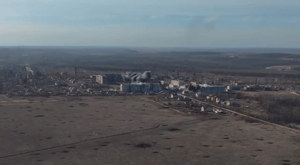 Do thường xuyên bị pháo kích và không kích, khả năng phòng ngự của Quân đội Ukraine tại Chasov Yar bị giảm đáng kể. Tinh thần của lính Ukraine đang xuống thấp, điều này được chính các nguồn tin Ukraine và phương Tây ghi nhận. 