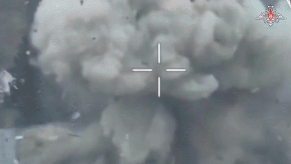 Đầu tiên, họ phá hủy các vị trí phòng ngự của Quân đội Ukraine bằng bom, sau đó là hỏa lực pháo binh; tiếp theo là UAV FPV và cuối cùng là các nhóm xung kích của Nga với sự dẫn dắt của xe tăng và xe chiến đấu bộ binh “bình tĩnh” tiến vào.