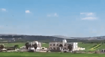 Tác động của vụ nổ bom nhiệt áp lên mục tiêu là vô cùng khủng khiếp, khi có khả năng gây sát thương lớn cho cả sinh lực và cấu trúc vật chất. Sau đó, chân không được tạo ra sẽ làm tăng thêm thiệt hại, bằng cách buộc các công trình như tòa nhà sụp đổ, dẫn đến vụ nổ lan rộng ra bên ngoài và áp suất giảm nhanh sau đó.