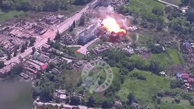 Quân đội Nga về cơ bản đã quét sạch quân Ukraine phản công vào làng Glyboke từ đầu cầu Liptsy. Để đạt được mục đích này, Quân đội Nga thậm chí còn sử dụng bom FAB-3000 nặng 3 tấn và đạn pháo nhiệt áp TOS-1A.