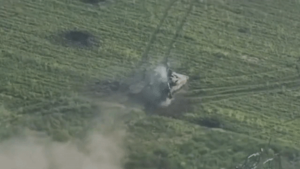 Phần đầu của xe tăng T-72B3 sử dụng giáp phản ứng nổ, có thể chống lại cuộc tấn công hiệu quả bằng đạn pháo và vũ khí chống tăng. Lớp giáp phản ứng nổ này có thể nhanh chóng bị kích nổ khi bị đạn chống tăng xuyên qua, để tạo thành một lớp bảo vệ áo giáp hiệu quả; do đó làm giảm khả năng bị xuyên thủng.