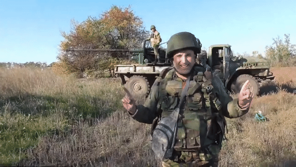 Pháo phòng không S-60 được trang bị pháo tự động 57 mm AZP-57; đây là loại pháo phòng không được đánh giá là “đi trước thời đại”, khi có tốc độ bắn tới 105 phát/phút, tầm bắn thẳng từ 5-6 km; rất phù hợp để tiêu diệt UAV.