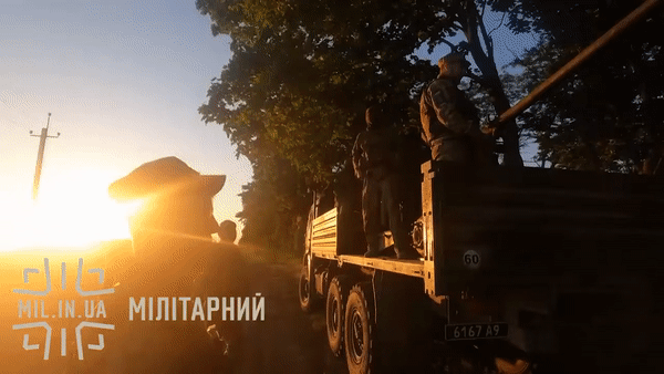 Sau khi cuộc xung đột Nga-Ukraine bùng nổ, “cụ ông” S-60 vẫn tiếp tục được tin dùng. Có lẽ, những khẩu pháo tự hành “bất đắc dĩ” này, được sử dụng để bù đắp tổn thất và tăng cường sức mạnh cho các đơn vị pháo binh. Việc sử dụng pháo 57 ly một lần nữa được công nhận có những ưu điểm vượt trội.