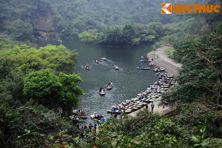 Danh thắng cực thiêng gần ngôi chùa lớn nhất thế giới ở Việt Nam 