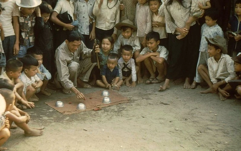Hình độc: Mưu sinh trên đường phố Sài Gòn năm 1956