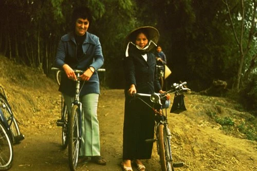 Hình độc: Cuộc sống của “Tây” ở nông thôn Việt Nam thập niên 1970