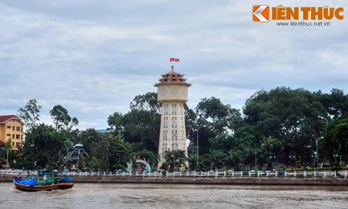 Tòa tháp tuyệt đẹp hoàng thân Lào xây dựng ở VN