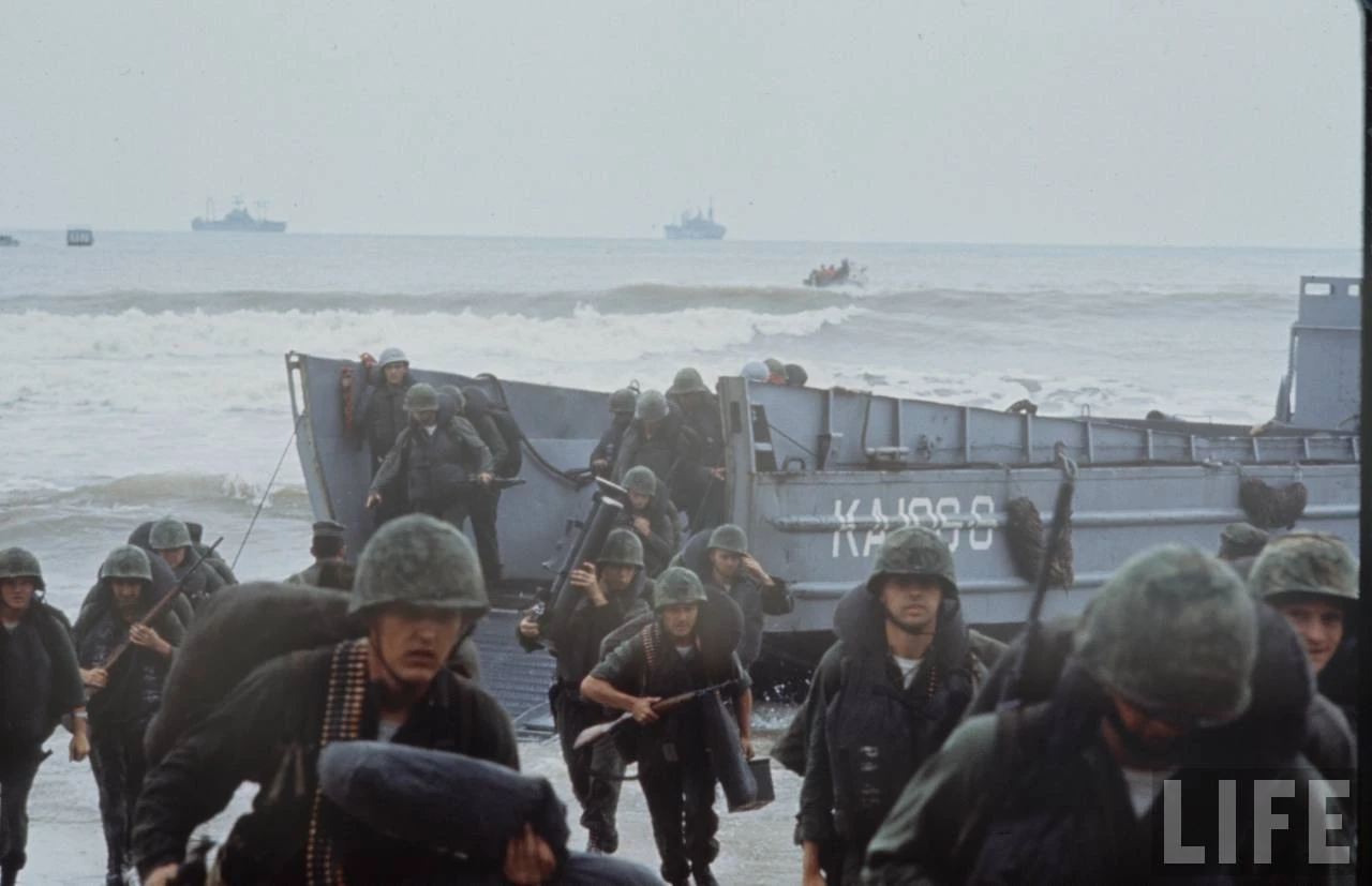 Ảnh cực độc lính Mỹ đầu tiên tới Việt Nam tham chiến 