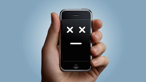 2. Xử lý iPhone bị treo. Nếu iPhone bị treo cứng, bạn có thể xử lý bằng cách nhấn và giữ đồng thời nút Home và nút nguồn. Nếu vì một lý do nào đó nút Home không phản hồi, bạn hãy đợi đến khi iPhone hết cạn pin. Sau khi iPhone tự tắt, hãy cắm sạc pin vào và máy sẽ khởi động được trong khoảng 4 phút sau đó....