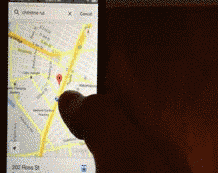 4. Zoom trong Google Maps chỉ bằng một ngón tay. Rất ít người biết rằng Google Maps trên iPhone cho phép người dùng thực hiện thao tác zoom chỉ cần dùng một ngón tay. Điều này đơn giản được thực bằng cách nhấn hai lần vào màn hình và giữ tay lại ở lần chạm thứ hai sau đó di chuyển ngón tay của bạn lên và xuống để zoom....
