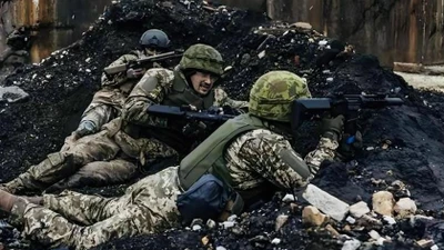 Quân Ukraine bị bao vây ở hồ Kleban-Byk, Nga chỉ còn cách Konstantinovka một km