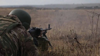 Điều đặc biệt là hướng Slavyansk-Kramatorsk, nơi không có thay đổi nào được quan sát thấy trong hơn 10 tháng qua. Kênh Rybar của Nga cho biết, sau đợt pháo kích chuẩn bị một cách bất ngờ, các nhóm tấn công của Nga đã chiếm giữ các vị trí của quân Ukraine ở phía bắc làng Zaliznyanskoye.