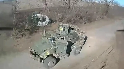 Trong trận đánh ngày 17/5, quân đội Nga đã sử dụng thành công UAV FPV để mở rộng phạm vi tấn công chưa từng có lên tới 40 km phía sau chiến tuyến. Bước đột phá này, là nhờ RFAF cải tiến công nghệ chuyển tiếp tín hiệu dẫn đường, giúp UAV FPV duy trì khả năng điều khiển chính xác ở khoảng cách xa như vậy.