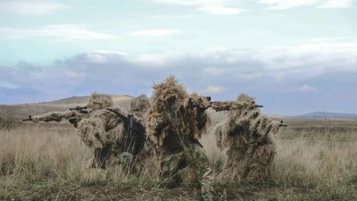 Quân đội Nga sử dụng "áo tàng hình" tập kích phòng tuyến Ukraine