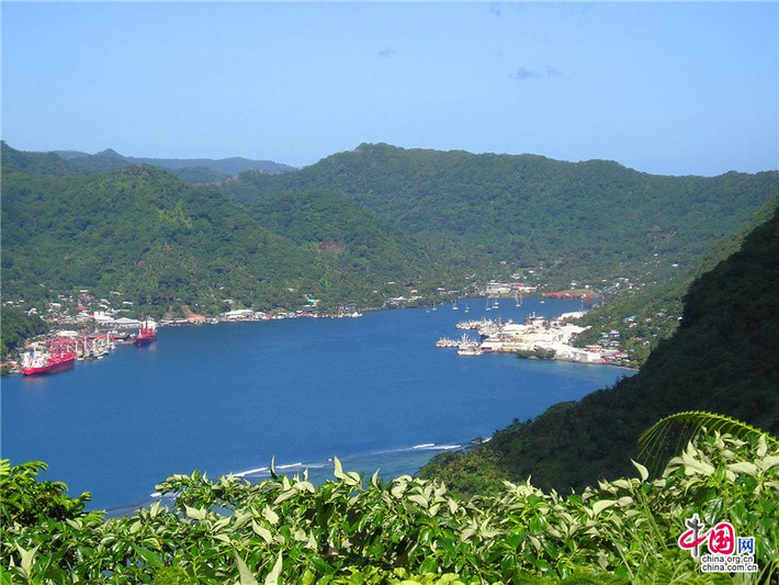 Khu vực này cũng là nơi cư trú của nhiều loài động vật quý hiếm, trong đó có cáo bay, chim điên bụng trắng, rùa biển và 900 loài cá khác nhau.