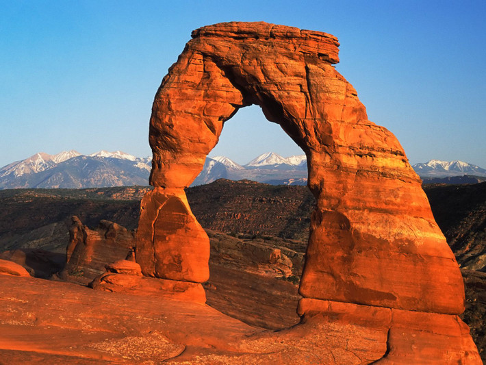 6. Vườn quốc gia Arches, bang Utah sở hữu hơn 2.000 vòm sa thạch tự nhiên, bao gồm cả các cổng sa thạch.