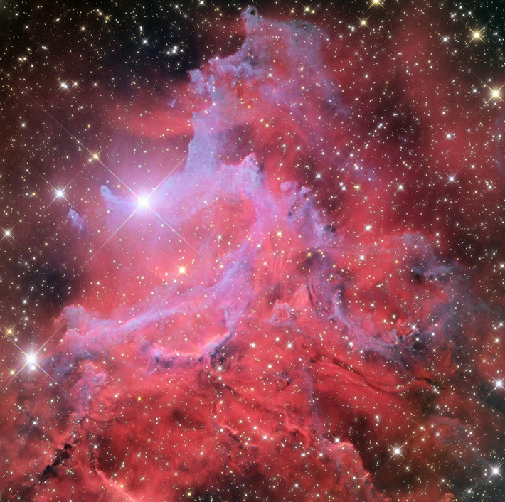 Vẻ đẹp ấn tượng của tinh vân Ngôi sao cháy (Flaming Star Nebula).