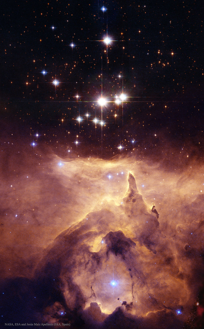 Cụm sao Pismis 24 nằm ở trung tâm của tinh vân lớn NGC 6357 thuộc chòm sao Thiên Yết (Scorpion) và cách Trái Đất khoảng 8.000 năm ánh sáng.