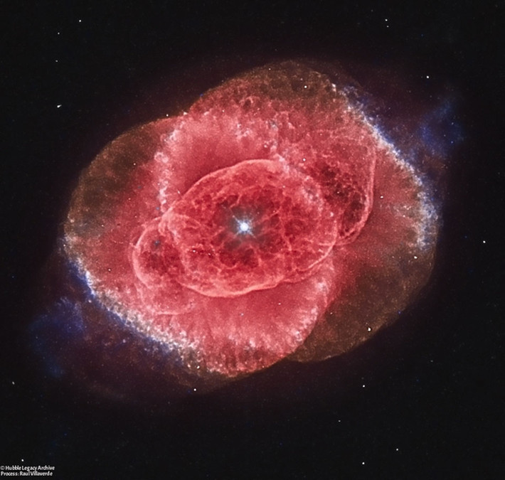 Tinh vân Mắt mèo (Cat's Eye Nebula) cách Trái Đất 3.000 năm ánh sáng có tên gọi chính thức là NGC 6543 và thuộc chòm sao Thiên Long (Draco).
