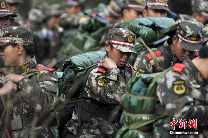 ... và chuẩn bị cho một chuyến hành quân dài...