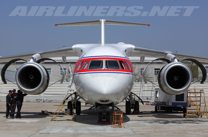 Điểm đặc biệt mặt khí động học trên An-148 so với các mẫu máy bay chở khách tầm ngắn trên thế giới hiện nay là kiểu cánh đơn đặt cao trên thân, với động cơ phản lực đặt trên các mấu dưới cánh. Kiểu sắp xếp này bảo vệ động cơ và cấu trúc cánh chống lại hư hại từ các vật lạ (FOD). Một hệ thống tự động phân tích gắn liền, động cơ phụ có độ tin cậy cao cũng như kiểu hình dạng cánh cho phép An-148 hoạt động tại các sân bay trang bị kém.