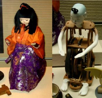 Có ba loại karakuri ningyo: robot butai karakuri được sử dụng trong các buổi biểu diễn sân khấu, zashiki karakuri sử dụng làm việc nhà, và dashi karakuri được sử dụng để biểu diễn trong lễ hội tôn giáo. Quen thuộc nhất là robot đặt tên là zashiki, một robot phục vụ trà.