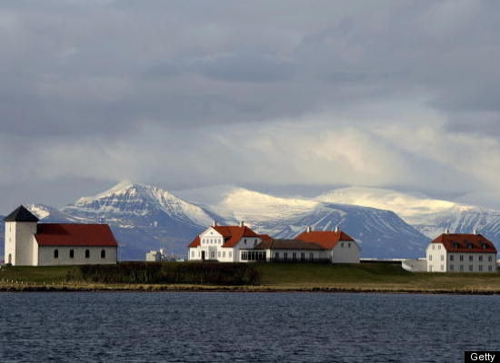 10. Dinh thự của Tổng thống Iceland tọa lạc ở nơi có phong cảnh hùng vĩ, tuyệt đẹp.