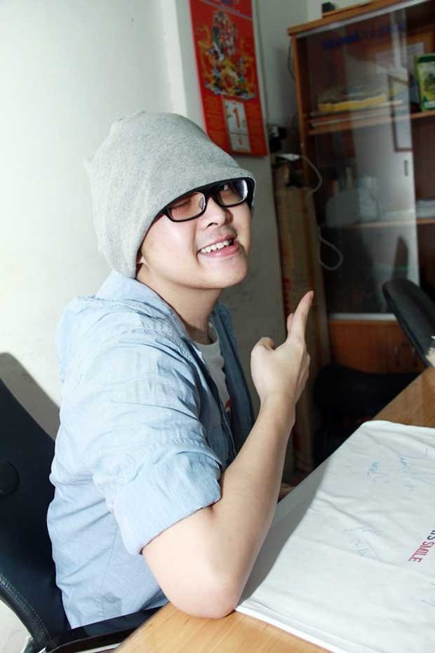 Wanbi là "chàng trai không biết cau có". Trên môi anh luôn nở nụ cười thân thiện, làm ấm lòng người đối diện.