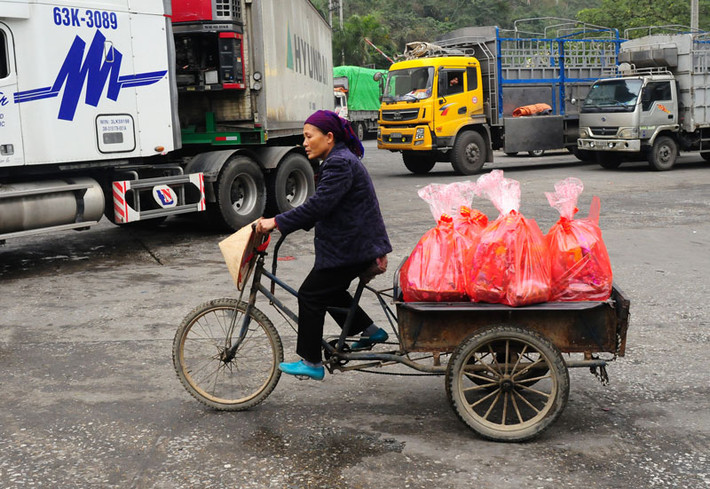 Lực lượng bốc vác, chở hàng thuê ở địa phương, nhiều người đã bắt đầu nghỉ Tết.