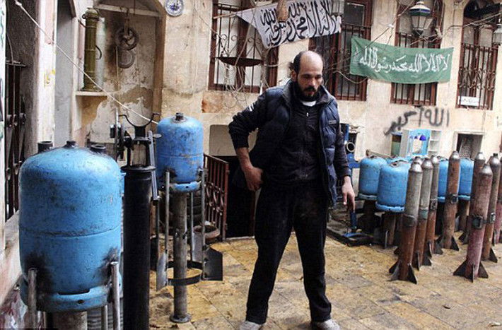 Kho dự trữ đạn súng cối của quân nổi dậy Syria, không ít các viên đạn được tạo ra từ…bình gas.